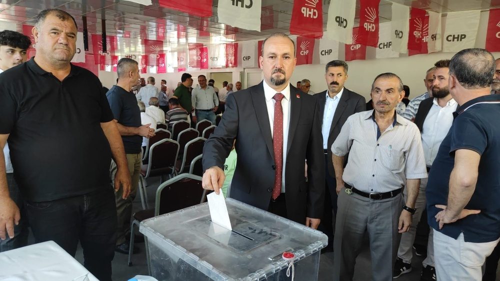 درگیری در کنگره CHP در سیرت؛ اعضای CHP با داس به جان هم افتاند