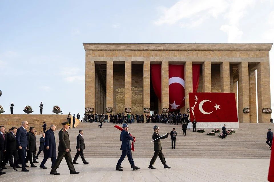 دیدار و مصاحفه اردوغان و اوزل در مقبره آتاترک