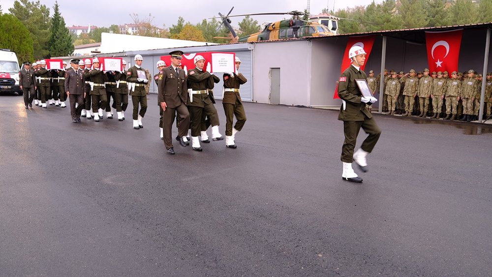 همزمان با ادعای HPG مبنی بر کشته شدن 18 نظامی ترکیه، این کشور کشته شدن سه تن از نظامیان خود را در کردستان عراق تایید کرد