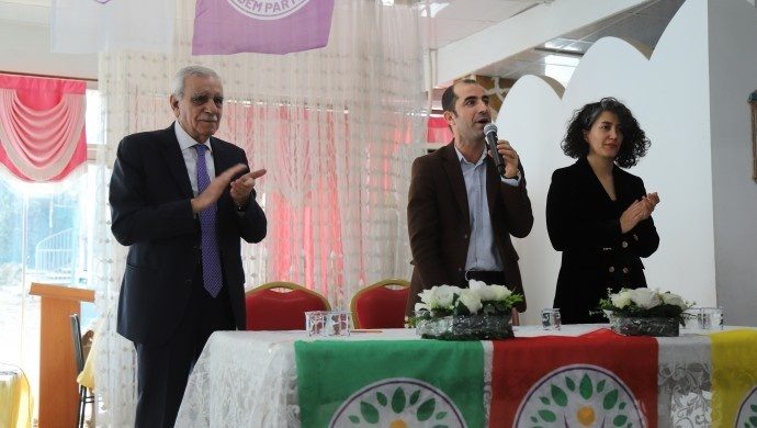 احمد ترک که پیشتر از سیاست کناره گرفته بود، نامزد شهرداری ماردین شد
