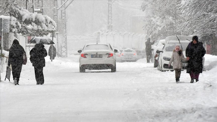 بسته شدن راه 393 منطقه مسکونی در کردستان ترکیه بر اثر بارش برف
