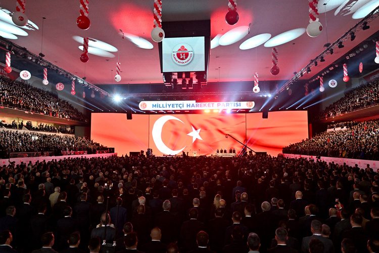 دولت باغچه لی در رقابت با خود پیروز و یک بار دیگر رهبر MHP شد