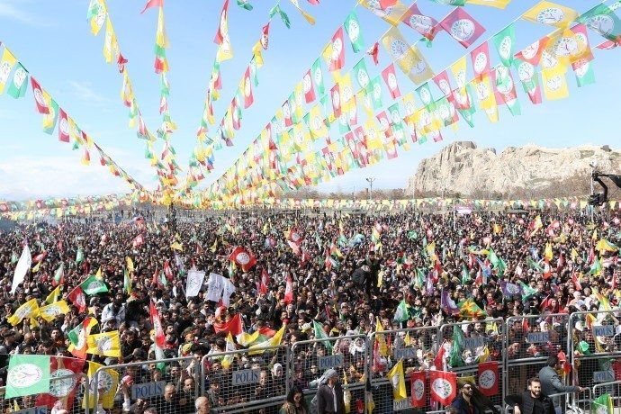 تصاویر شرکت هزاران تن از مردم کردستان ترکیه در جشن های نوروز