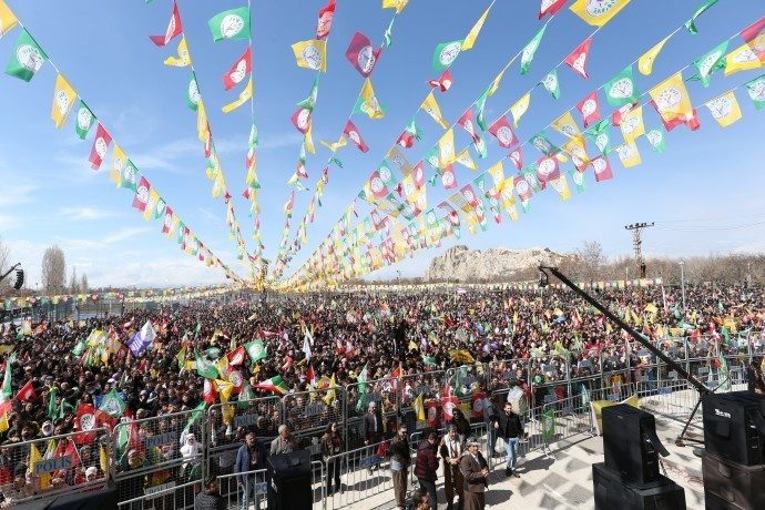 تصاویر شرکت هزاران تن از مردم کردستان ترکیه در جشن های نوروز