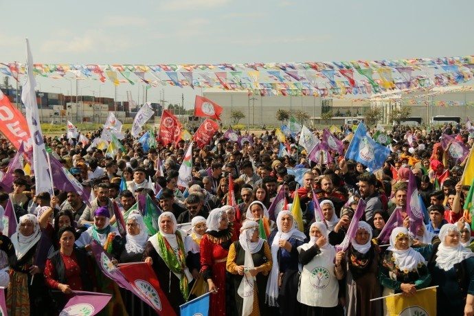 تصاویر شرکت هزاران تن از مردم کردستان ترکیه در جشن های نوروز
