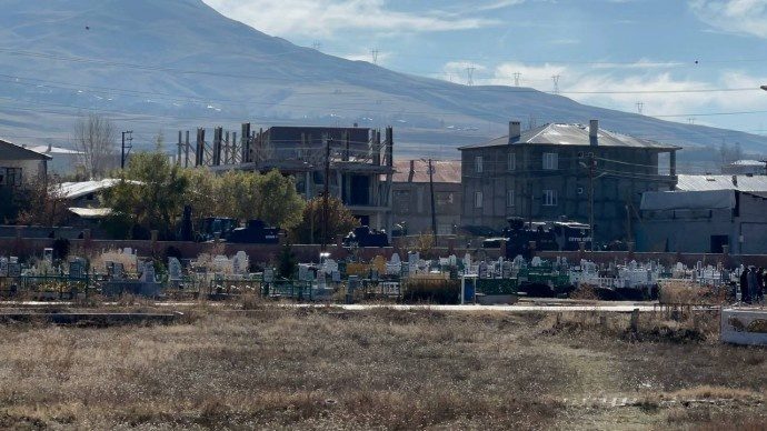 مینه سوژین عضو جانباخته HPG در ماجرای حمله به توساش، در محاصره پلیس به خاک سپرده شد