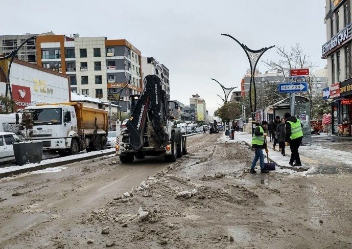بارش برف سنگین در استان وان + تصاویر