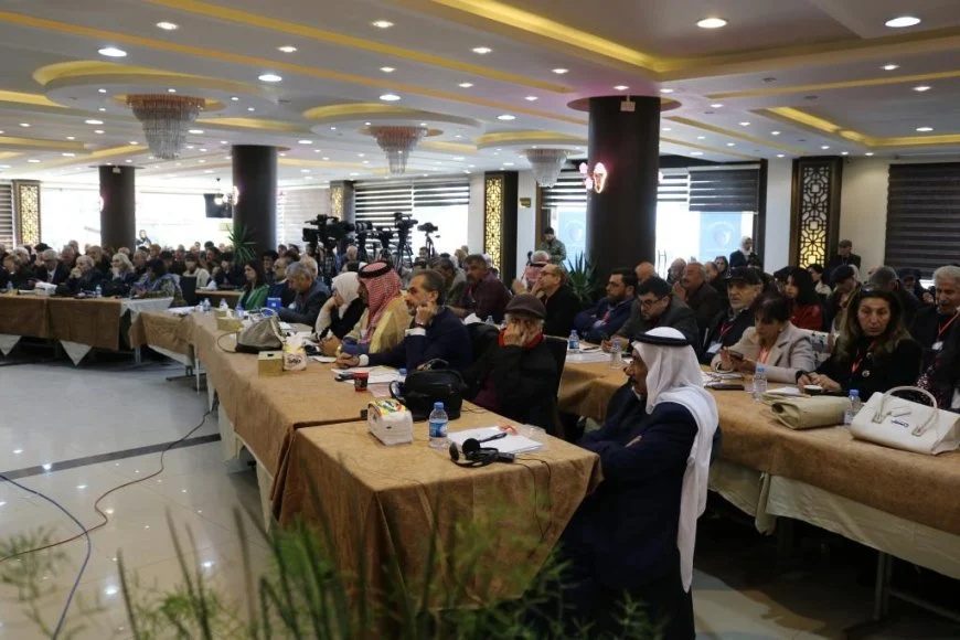 برگزاری کنفرانس گفت‌گوی ملی سوریه با مشارکت بیش از 200 سیاستمدار و روشنفکر سوری در رقه
