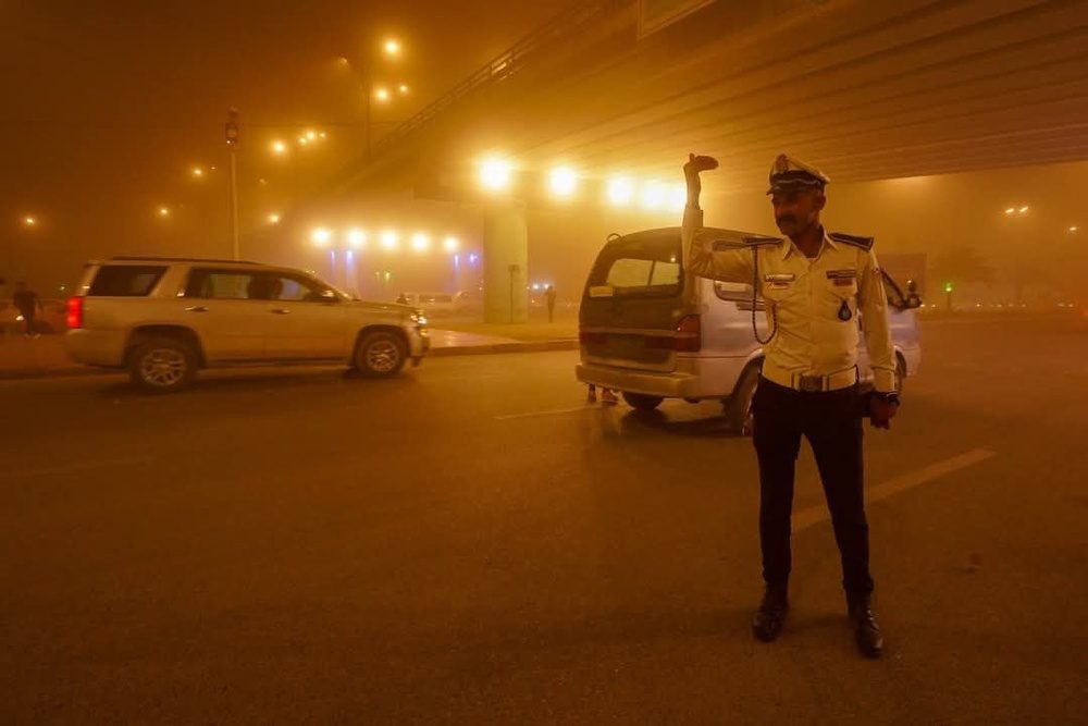 بهدلیل وقوع طوفان گرد و خاک در چندین منطقه عراق، وضعیت اضطراری اعلام شد