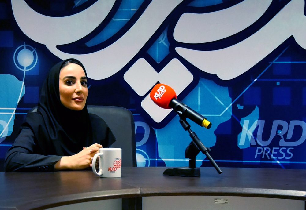 معلمی سخت است، عشق آسانش می کند 