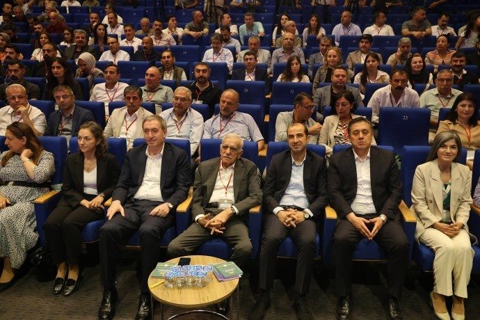 تونجر بکرخان: آینده‌ روابط ترک و کرد، از اصلاح سیاست مدیریت های محلی می‌گذرد