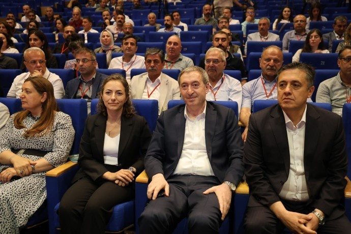 تونجر بکرخان: آینده‌ روابط ترک و کرد، از اصلاح سیاست مدیریت های محلی می‌گذرد