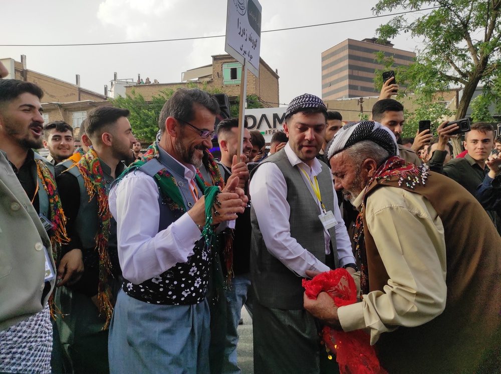 کارنوال خیابانی ششمین جشنواره هه لپه رکی بانه برگزار شد