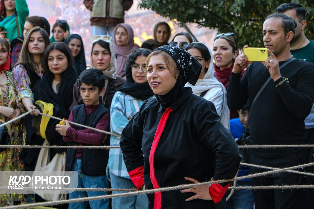 بە بەشداری ۴۴ گرووپی شانۆیی ۱۸مین فێستیڤاڵی شانۆی سەرشەقام لە مەریوان دەستی پێکرد+ فیلم