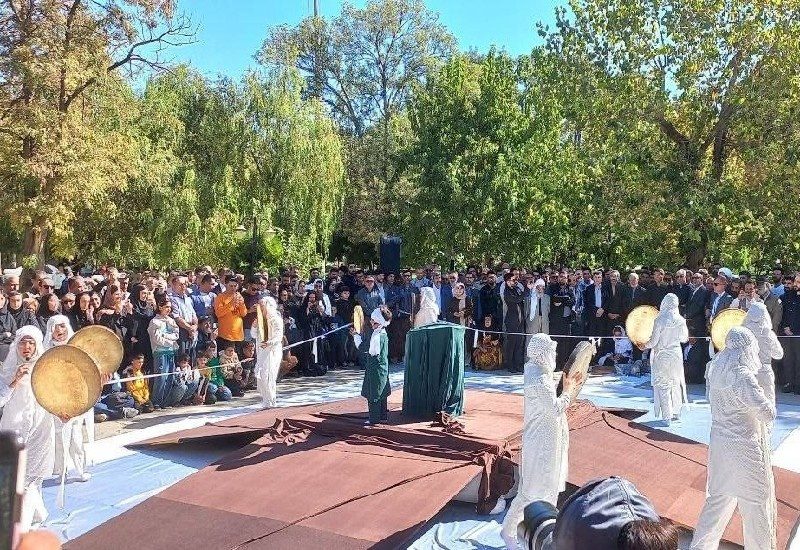 استقبال مریوان از وزیر فرهنگ و ارشاد اسلامی؛ از هلپرکی هنرمندان تا تجلیل از ماموستا