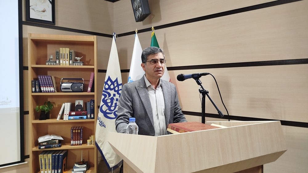 دو کتاب کردی و فارسی «خهولوان» و «مستعلیق» در ایلام رونمایی شد