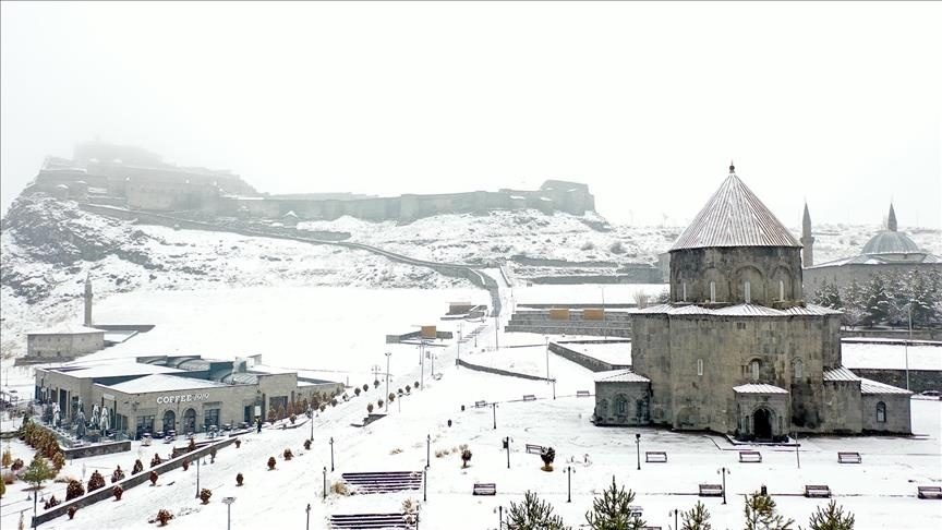 هجوم زمستان به شرق ترکیه؛ برف سنگین راه دهها روستا را بست + تصاویر