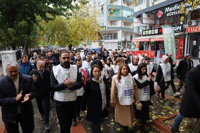تولای حاتم اوغولاری: رأی ما به لایحه بودجهای که برای جنگ هزینه شود، «نه» است