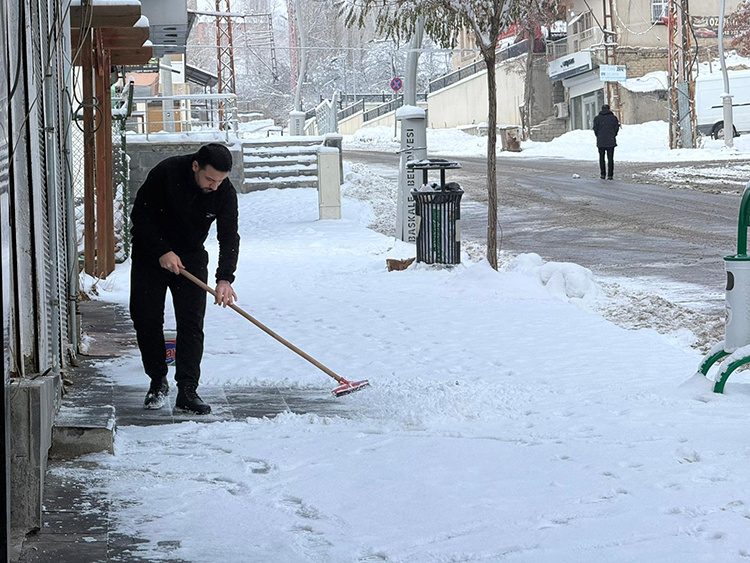دست برف بر شانههای کردستان ترکیه نشست و دل ها را شاد کرد + تصاویر