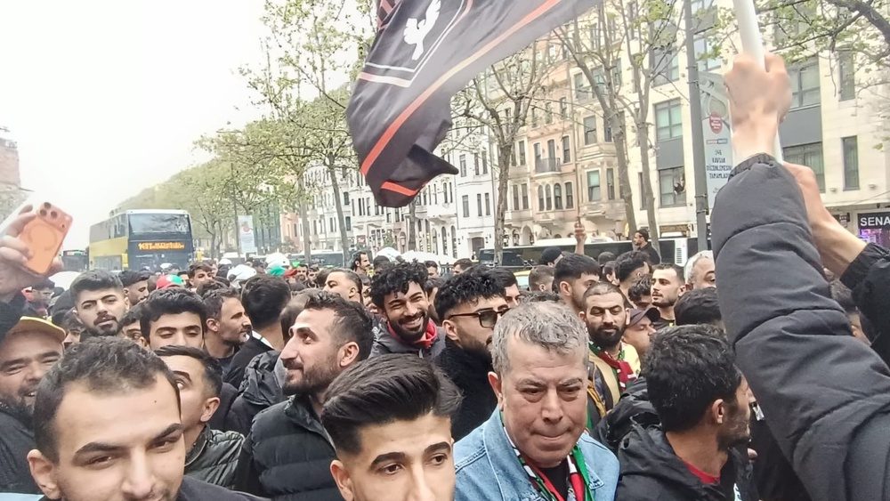 صعود آمداسپور به سوپر لیگ؛ کردها تا صبح در شهرهای مختلف ترکیه هلپرکی کردند + فیلم و تصاویر