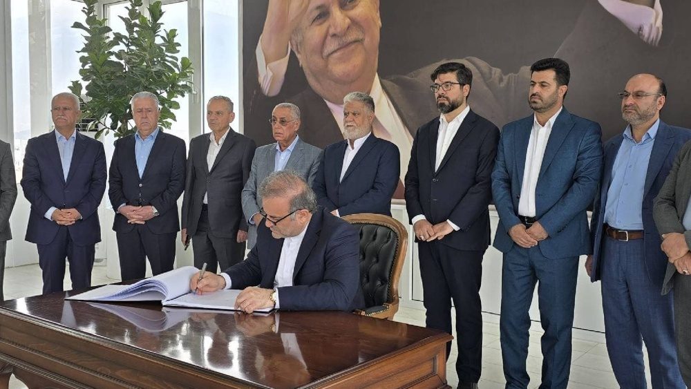 سەرکونسوڵی کۆماری ئیسلامیی ئێران سەردانی مەزاری مام جەلالی کرد