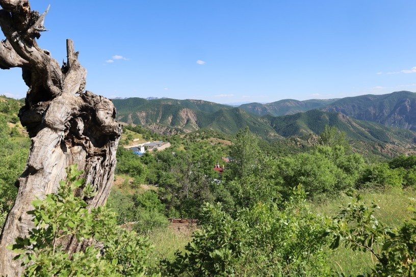 روستایی که از خاکستر خود برخاست اما جای زخم های عمیقش هنوز درد می کند