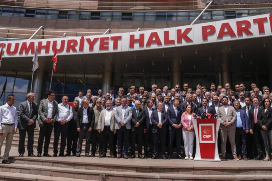۷۴ رئیس استانی CHP: رهبری قلیچدار اوغلو را به رسمیت نمیشناسیم