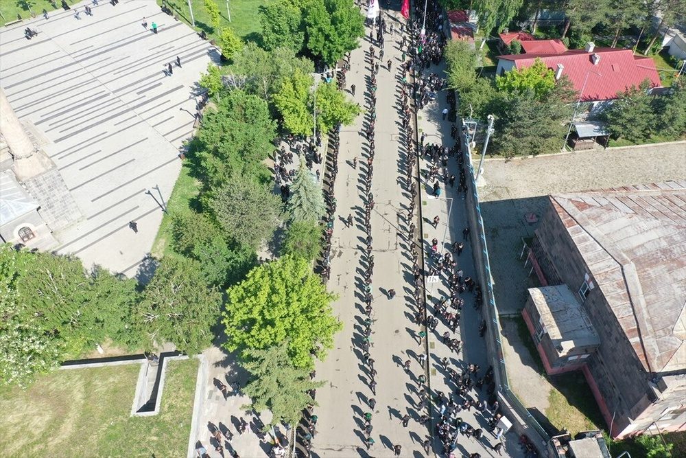 آئین بزرگداشت شهدای کربلا با حضور هزاران تن در قارص برگزار شد + تصاویر