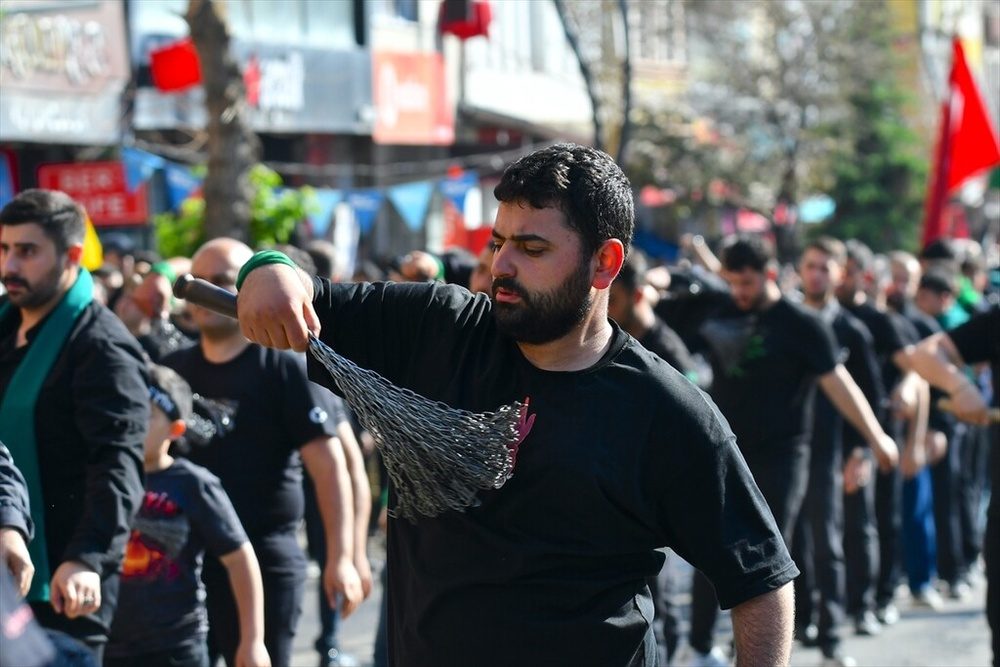 آئین بزرگداشت شهدای کربلا با حضور هزاران تن در قارص برگزار شد + تصاویر