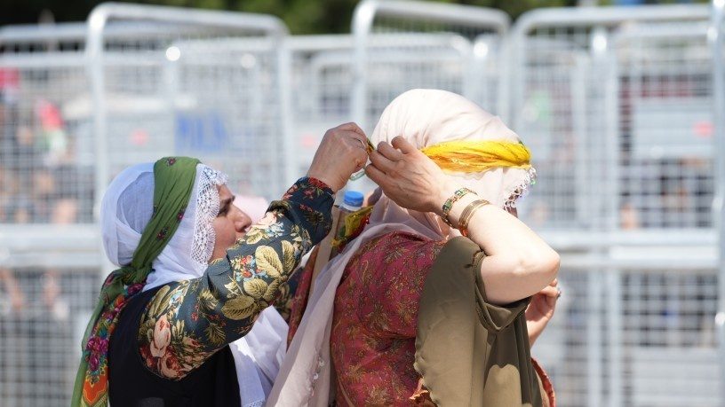 هزاران نفر برای مطالبه آزادی اوجالان راهی میدان باغجیلار استانبول شدند + فیلم