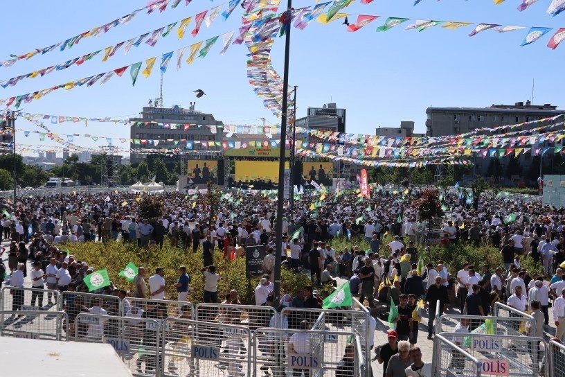 پیام عبدالله اوجالان در سوگ قدیر اینانیر در میتینگ استانبول خوانده شد