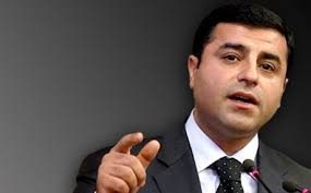 بە فەرمانی حکوومەت خراومەتە زیندان/ دادوەران ناتوانن بڕیاری ئازاد کردنم بدەن