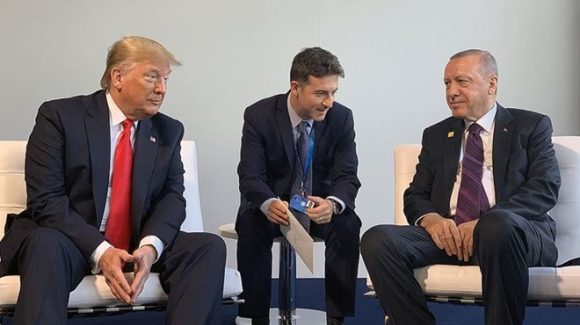 بە بۆنەی پشت هەڵکردن لە کورد دەبێت لێپێچینەوە لەگەڵ ترەمپ بکرێت