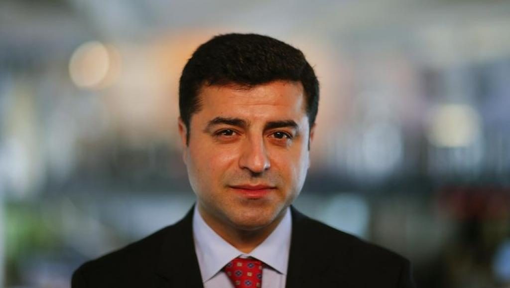 دەمیرتاش بۆ ئاکەپە: ئەگەر هەزار جاریش سزای هەتاهەتایی بسەپێنن، ناتوانن بمانوەستێنن