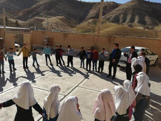گزارش سفر یک روزه با کتابخانه سیار روستایی کانون ایلام / محمدرضا رستم‌پور*