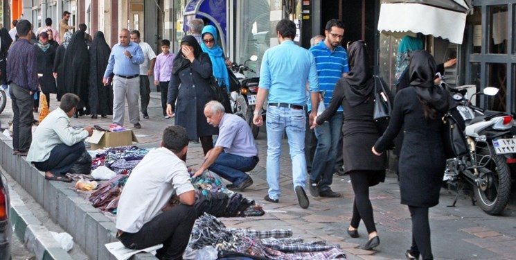 برخورد شهرداری کرمانشاه با پدیده موزائیک‌ فروشی به دستفروش‌ها