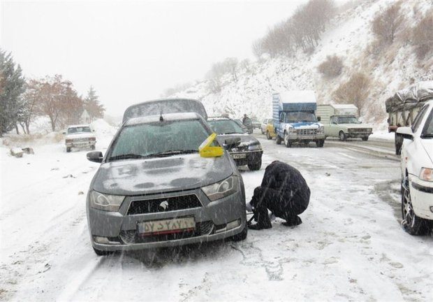 تردد در محورهای کردستان با زنجیرچرخ امکان پذیر است