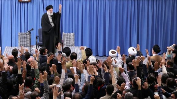 ڕێبەری باڵای ئێران: ڕێککەوتنی سەدە پێش مەرگی ترەمپ دەمرێت/ ئەوەی ئێرانی خۆش دەوێت بێتە سەر سندووقی دەنگدان