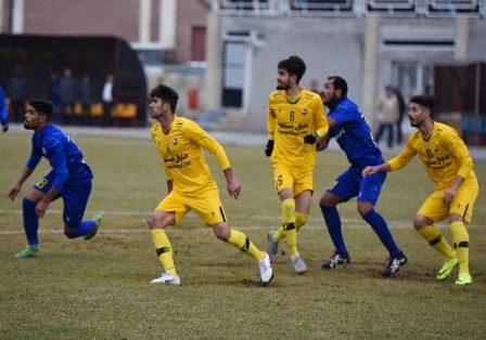 ۹۰ ارومیه در روز اخراج مربی تیم در خانه مساوی کرد