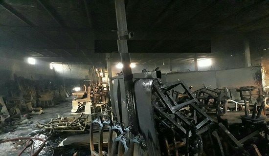 کارگاه مبل سازی در کرمانشاه در آتش سوخت