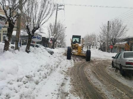 رکورد بارش برف در  پیرانشهر/ یک متر و 20 سانتی متر ارتفاع برف!