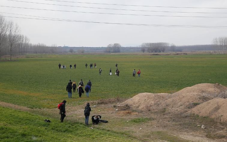 Turkey opens border for Syrian refugees to enter Europe