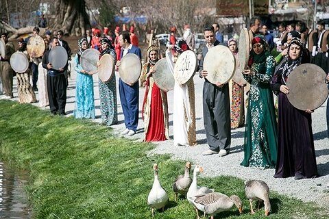 کرمانشاه و ظرفیتی به نام شهر خلاق لباس کردی /  رامین پی بردی