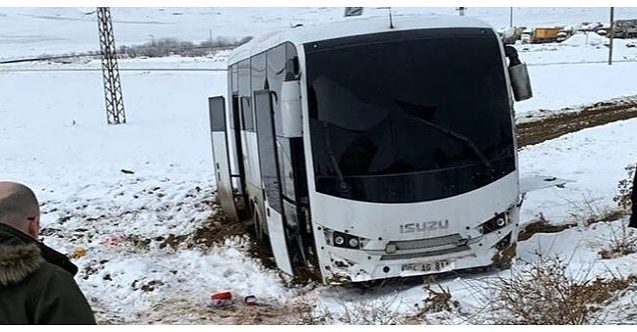 حمله راکتی به اتوبوس مدیریت گمرک مرز ایران – ترکیه در استان آگری
