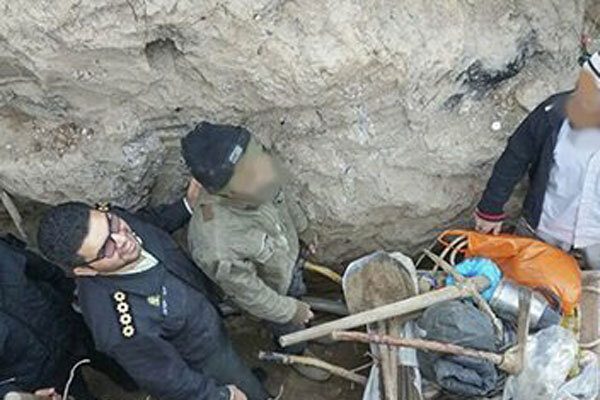 دستگیری ۷ حفار غیرمجاز و کشف ۲۱ قلم شئ تاریخی در ایلام
