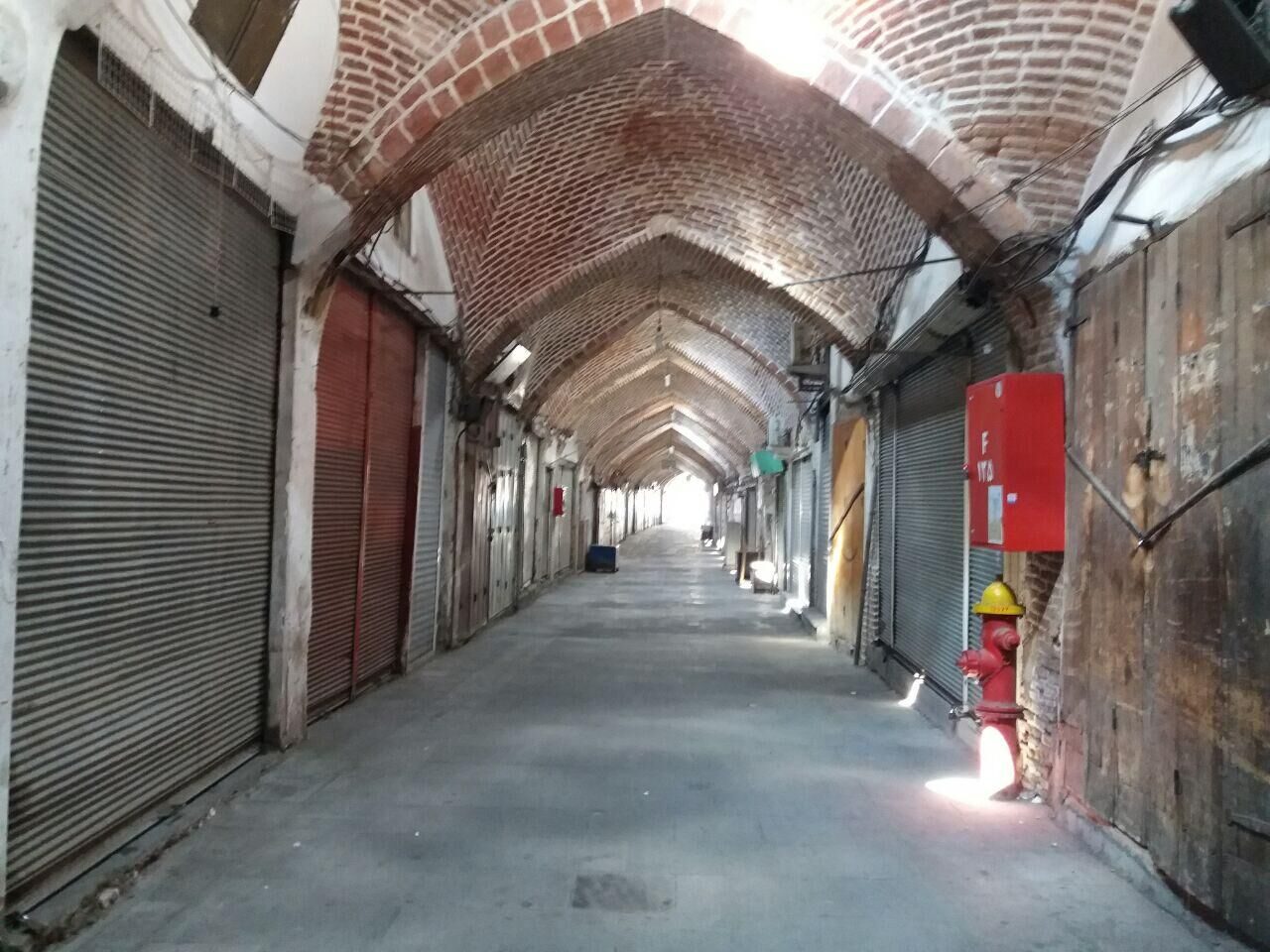 کرونا ویروس بازار مهاباد و بوکان را تعطیل کرد