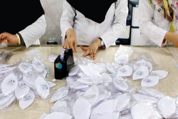 ورود مددجویان ایلام به کار تولید ماسک پیشگیری از بیماری کرونا 