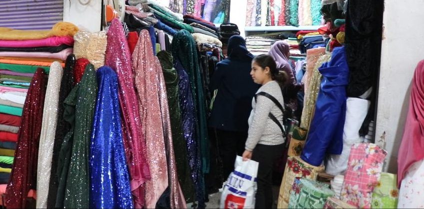 بازگشت زنان کُرد سوریه به لباس‌های رنگارنگ‌ کُردی
