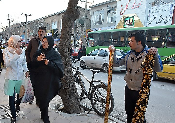 تجمع مردم کرمانشاه در خیابانهای نوبهار و مدرس  نگران کننده است