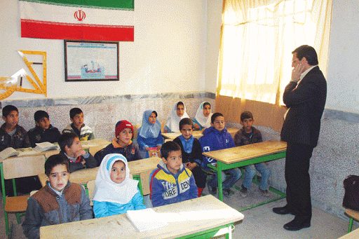 نماینده مجلس: وزیر آموزش و پرورش کار را رها کرده است